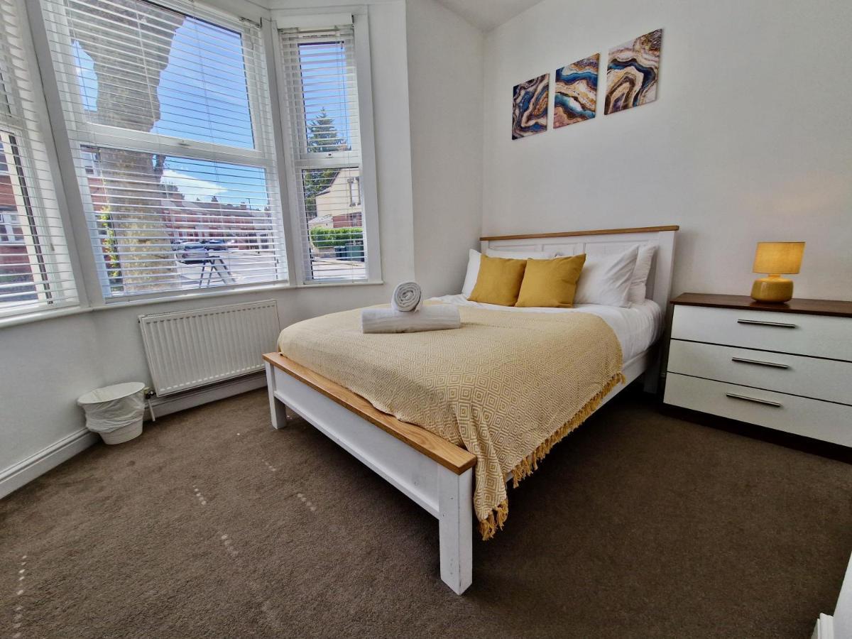 Incredible Private Rooms All With Private Bathrooms In A Fully Serviced House Next To City Centre With Free Parking 考文垂 外观 照片