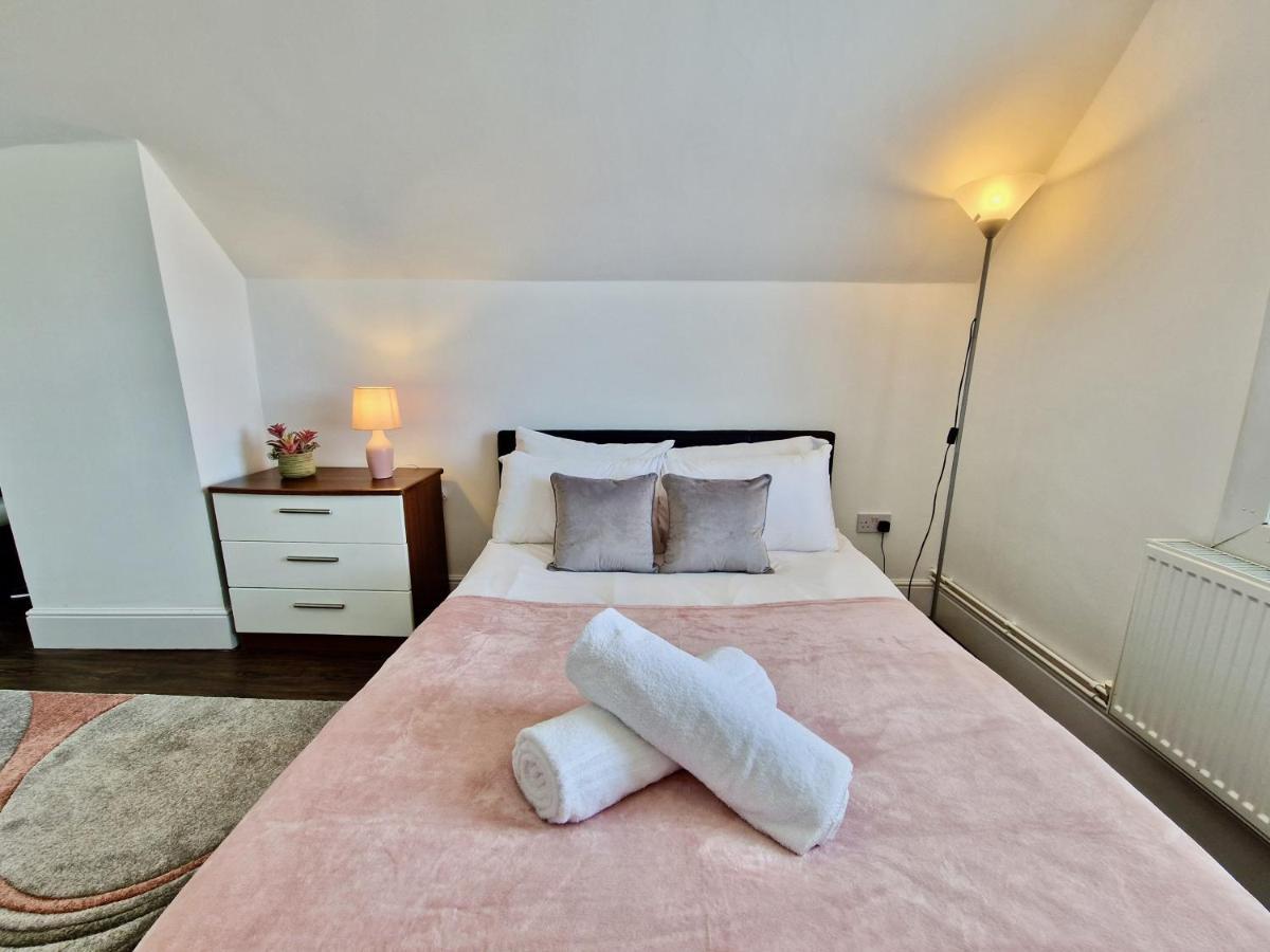 Incredible Private Rooms All With Private Bathrooms In A Fully Serviced House Next To City Centre With Free Parking 考文垂 外观 照片