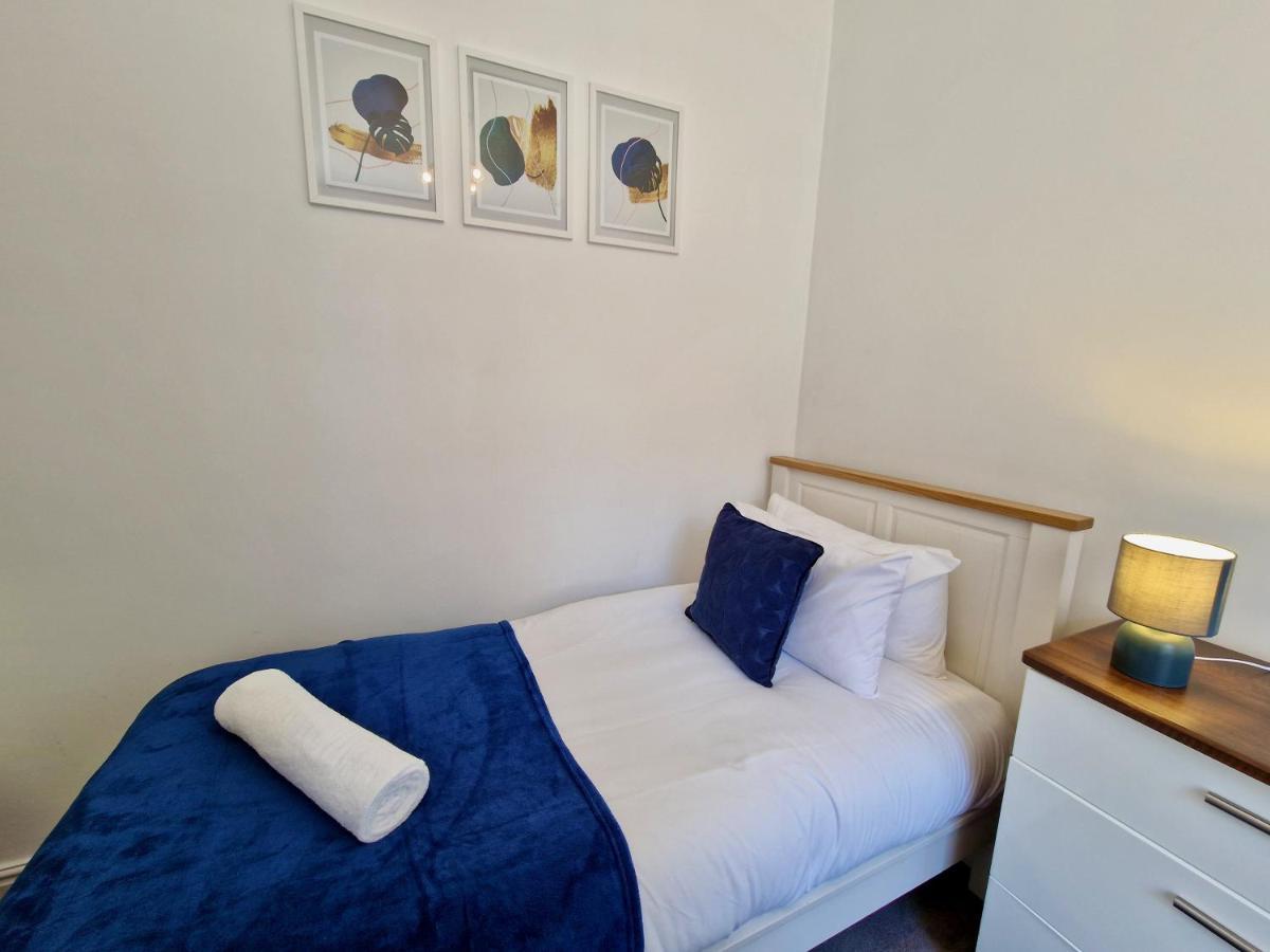 Incredible Private Rooms All With Private Bathrooms In A Fully Serviced House Next To City Centre With Free Parking 考文垂 外观 照片