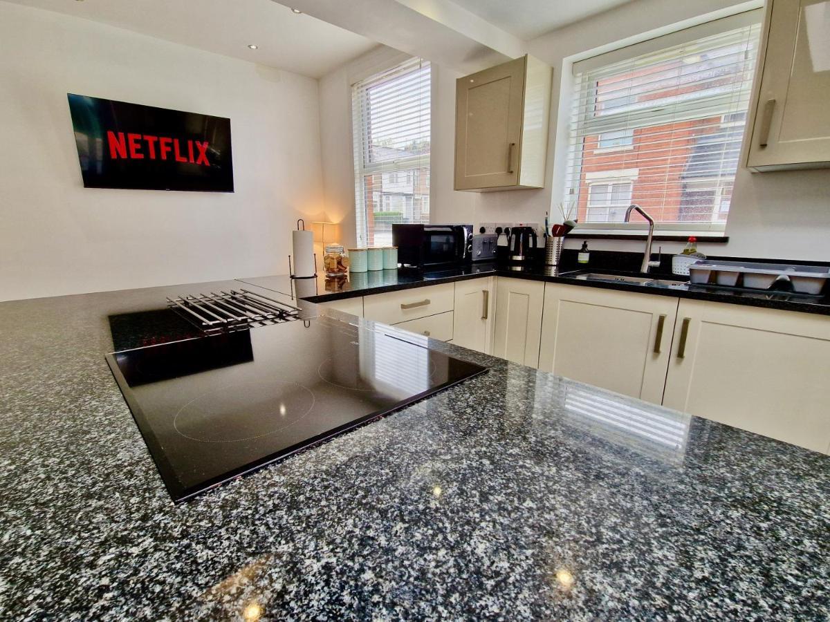 Incredible Private Rooms All With Private Bathrooms In A Fully Serviced House Next To City Centre With Free Parking 考文垂 外观 照片