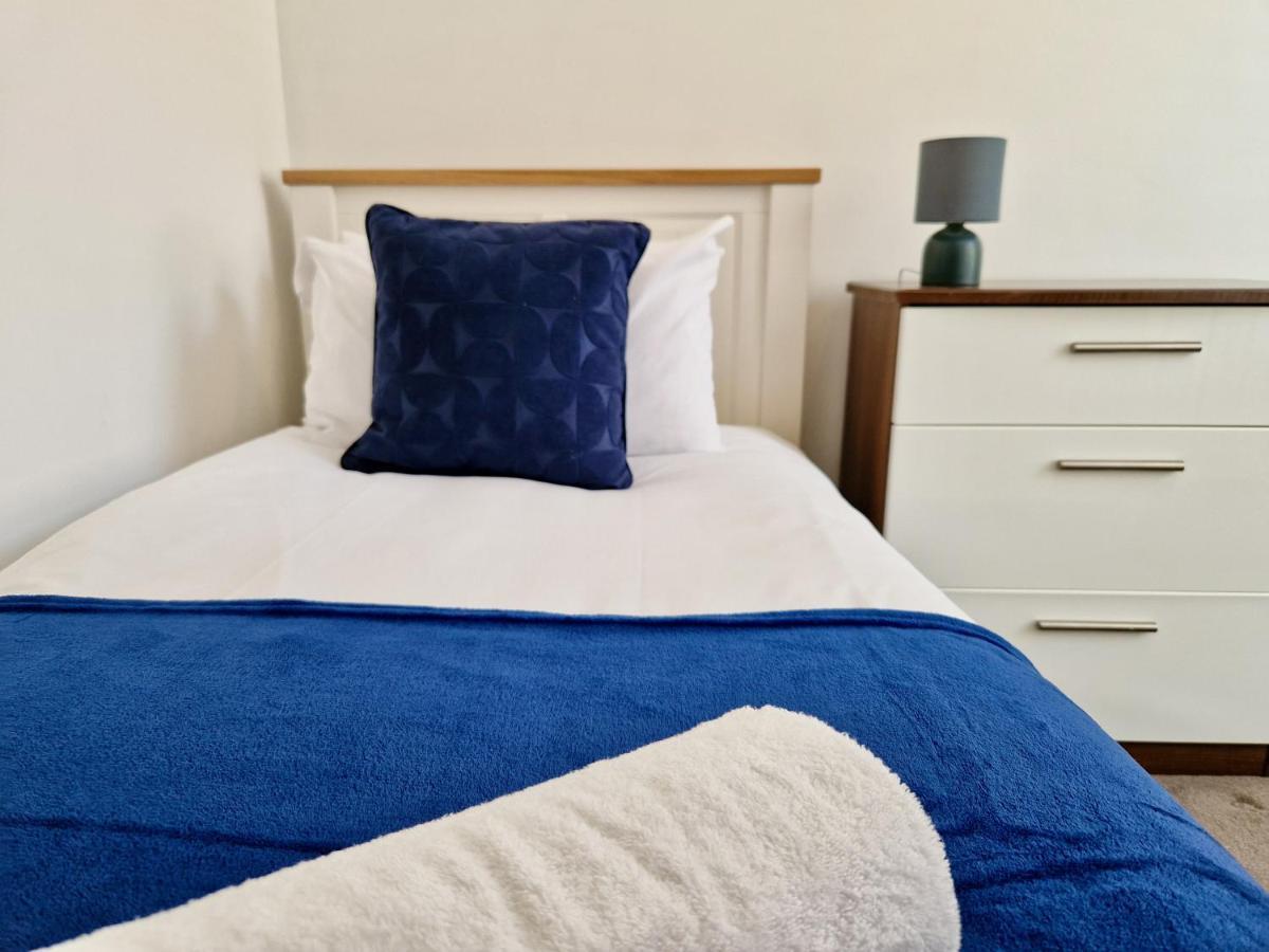 Incredible Private Rooms All With Private Bathrooms In A Fully Serviced House Next To City Centre With Free Parking 考文垂 外观 照片