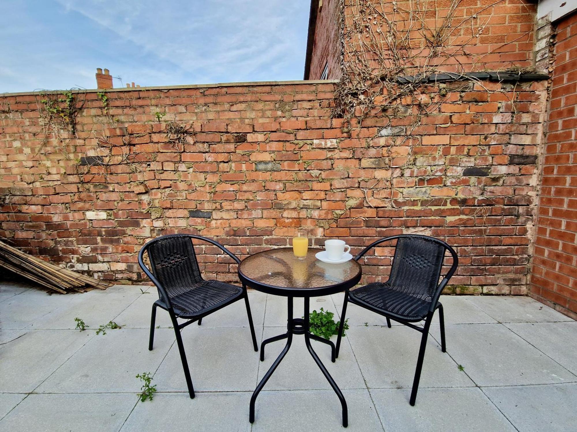 Incredible Private Rooms All With Private Bathrooms In A Fully Serviced House Next To City Centre With Free Parking 考文垂 外观 照片
